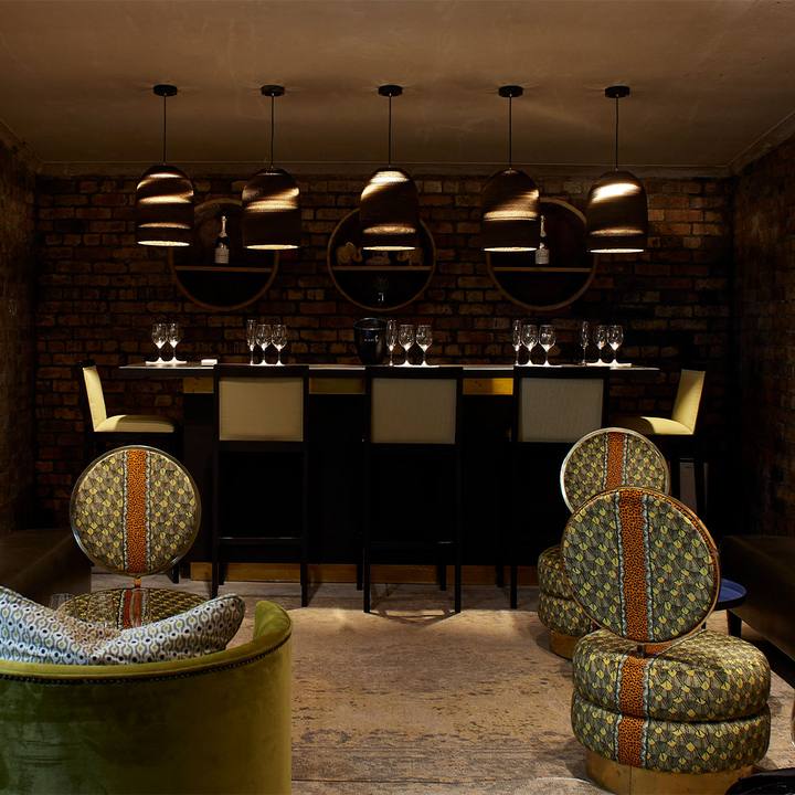 Tasting lounge with a bar, pendant lights and velvet chairs